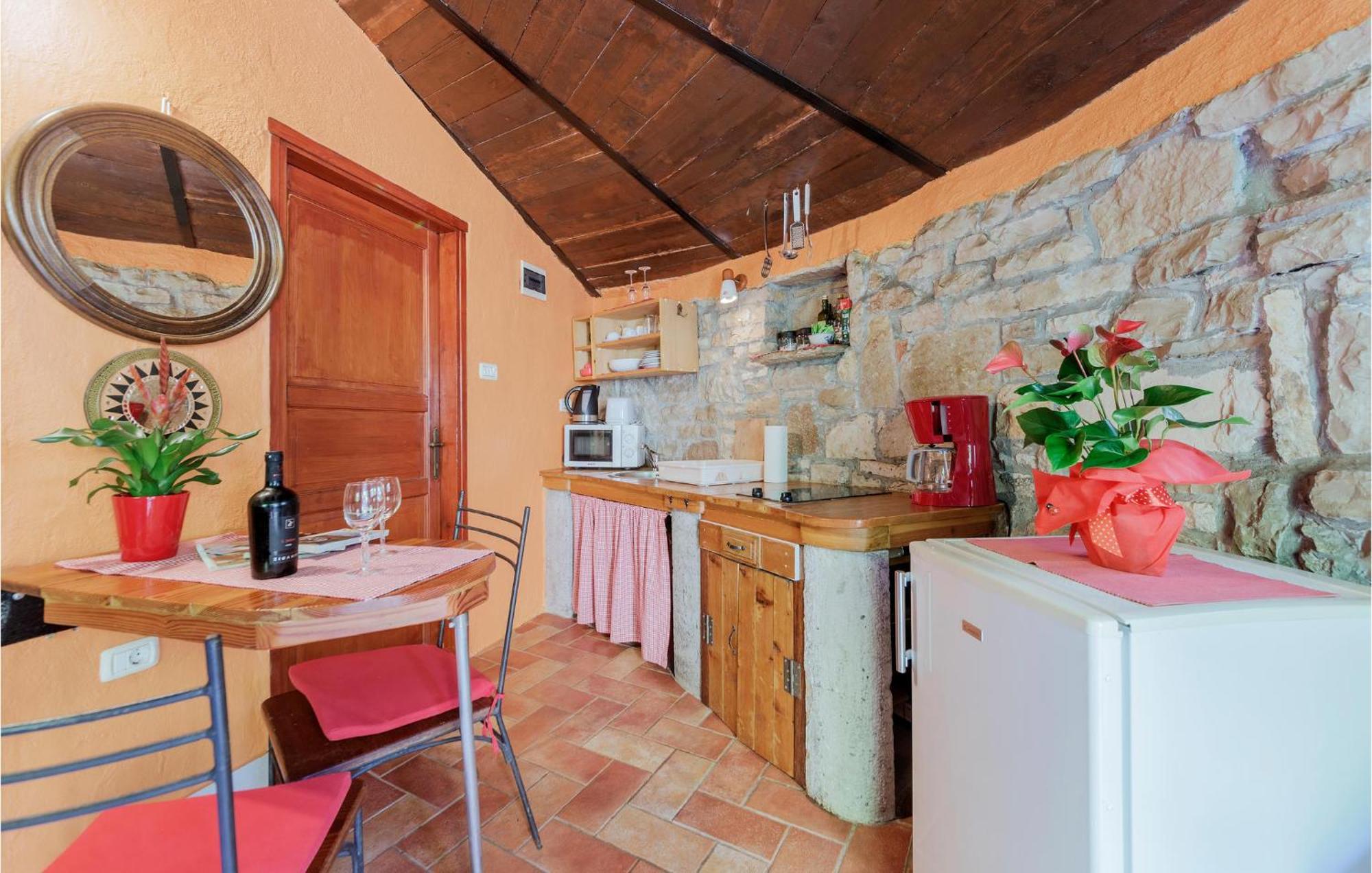 Casa vacanze Amazing In With Wifi Pola