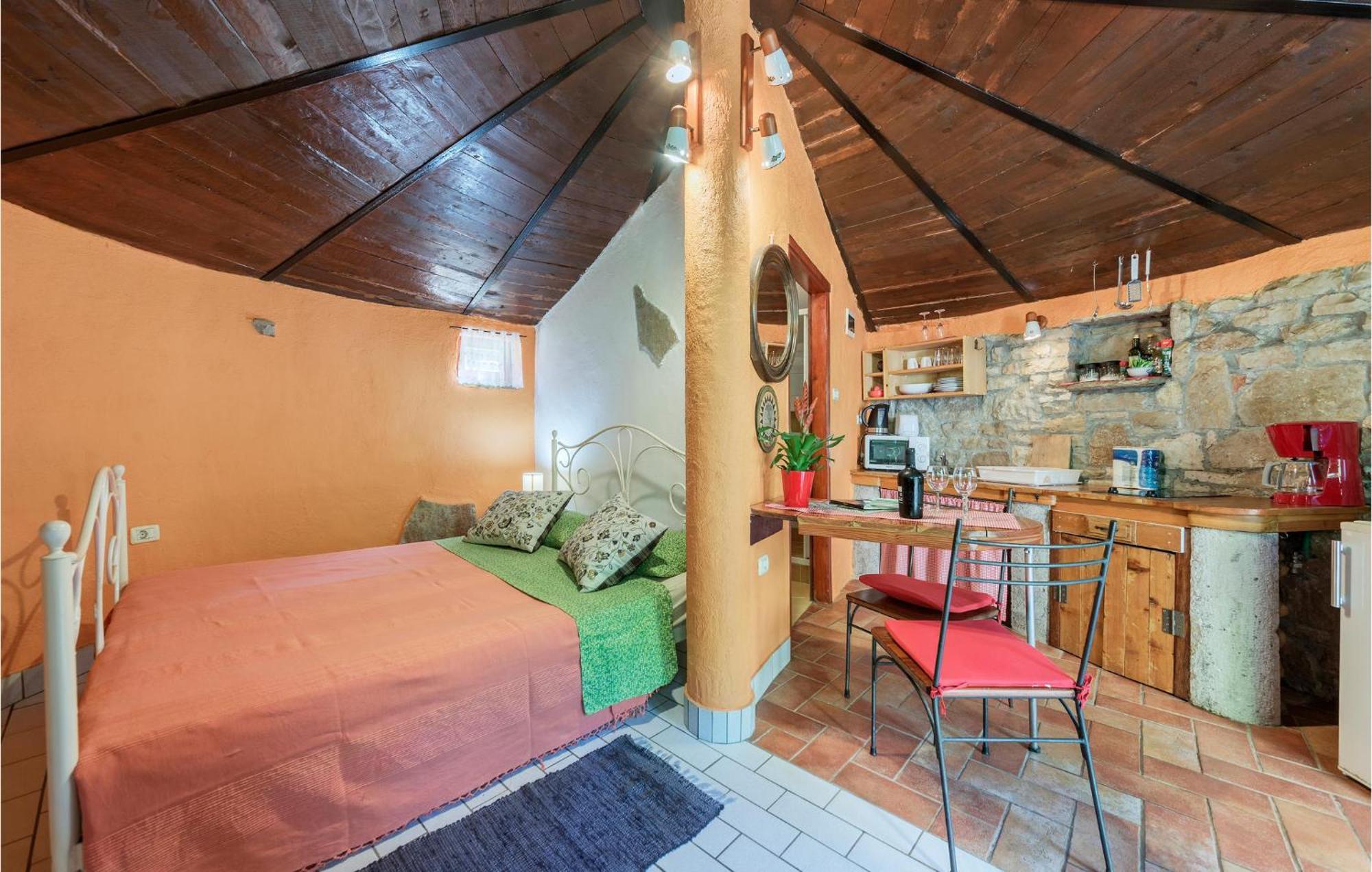 Casa vacanze Amazing In With Wifi Pola
